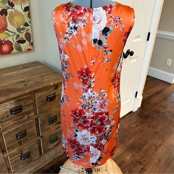 ST. JOHN Chrysanthemum Silk Shift Dress Size: 10 - Picture 2 of 6